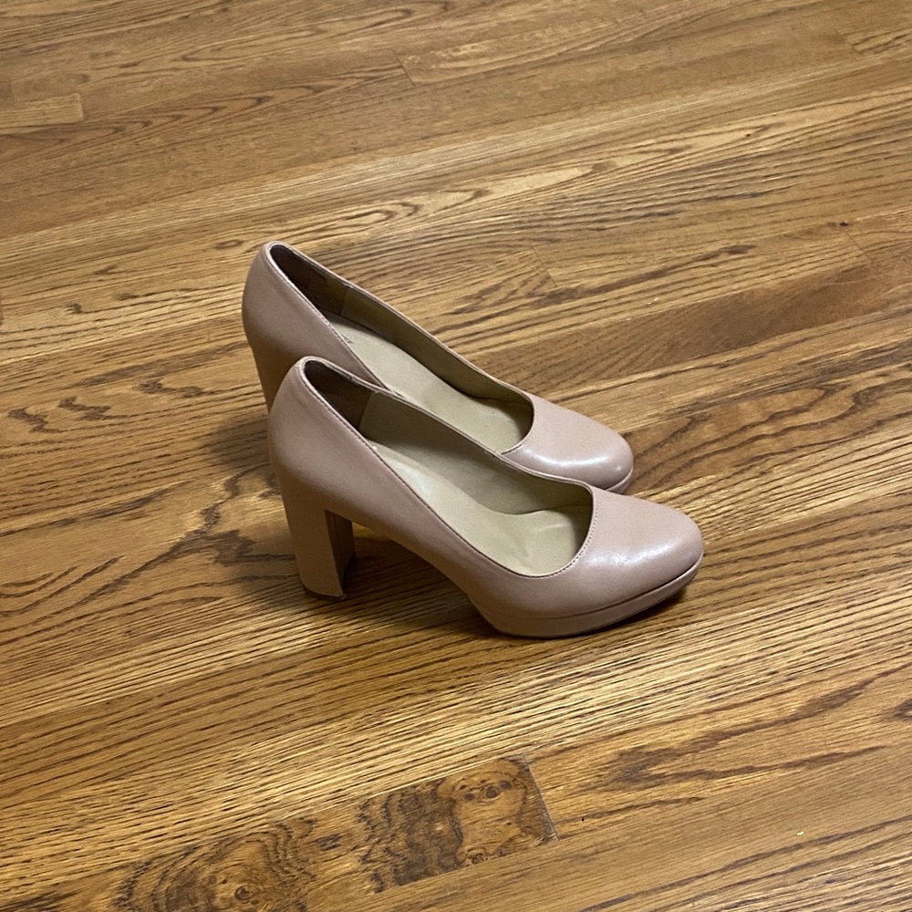 Naturalizer Classic Nude Heels